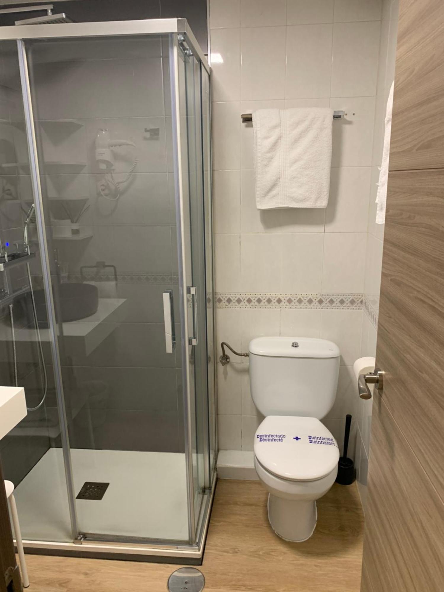 Hostal El Rocio Paracuellos de Jarama Eksteriør billede