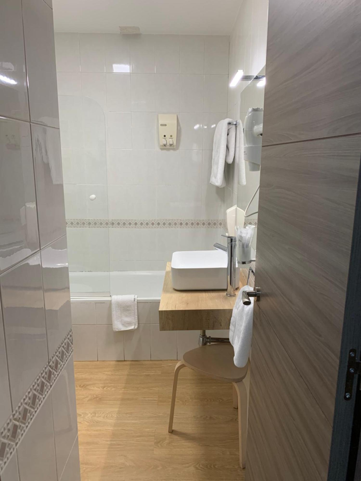 Hostal El Rocio Paracuellos de Jarama Eksteriør billede
