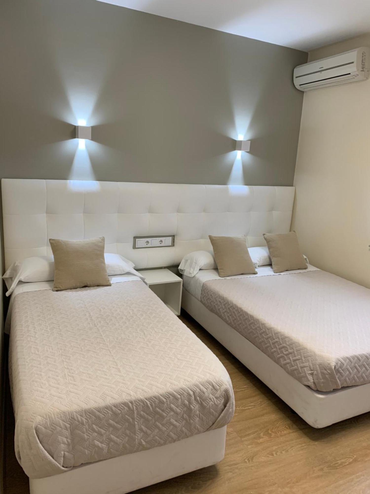 Hostal El Rocio Paracuellos de Jarama Eksteriør billede