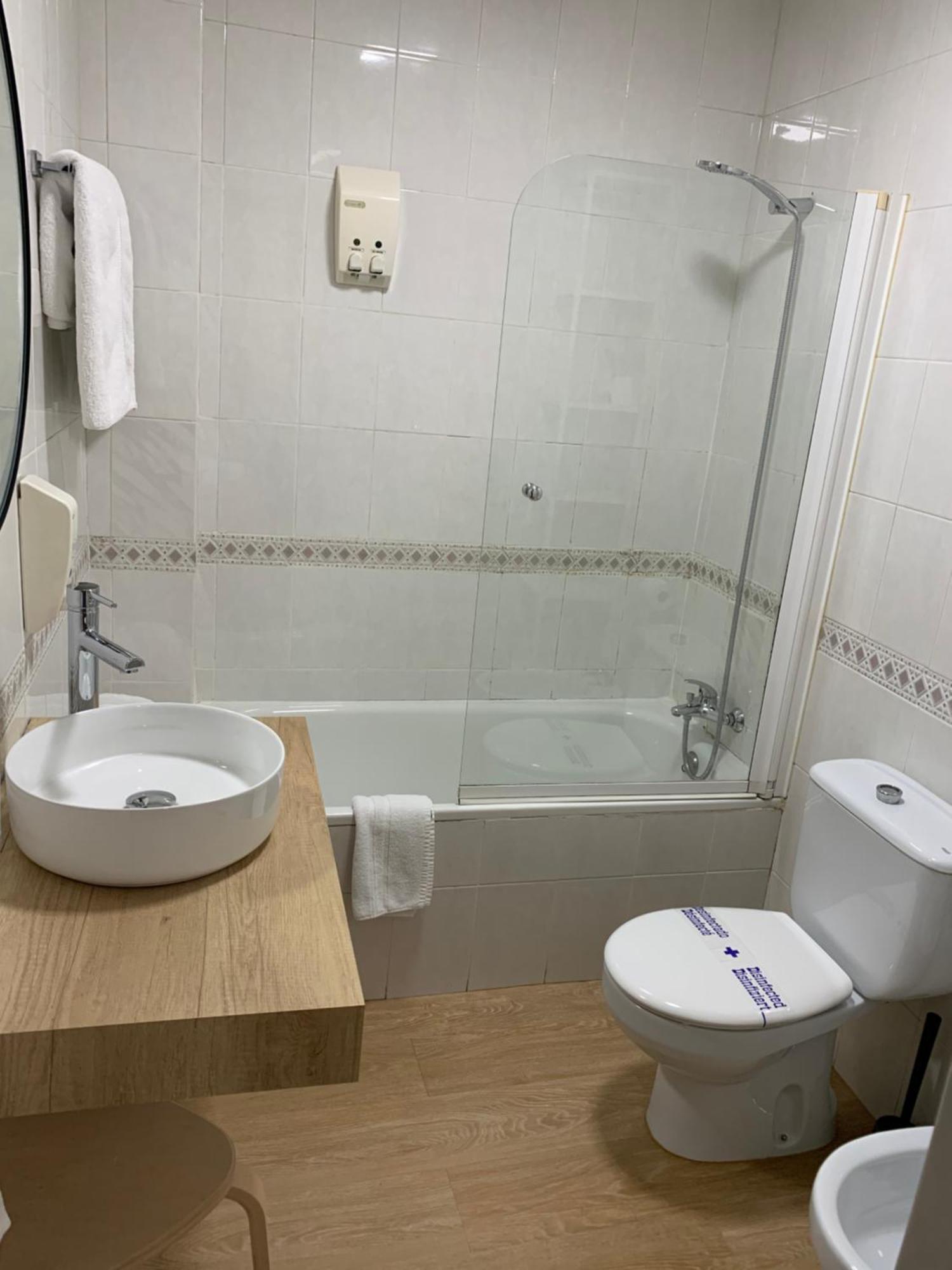 Hostal El Rocio Paracuellos de Jarama Eksteriør billede
