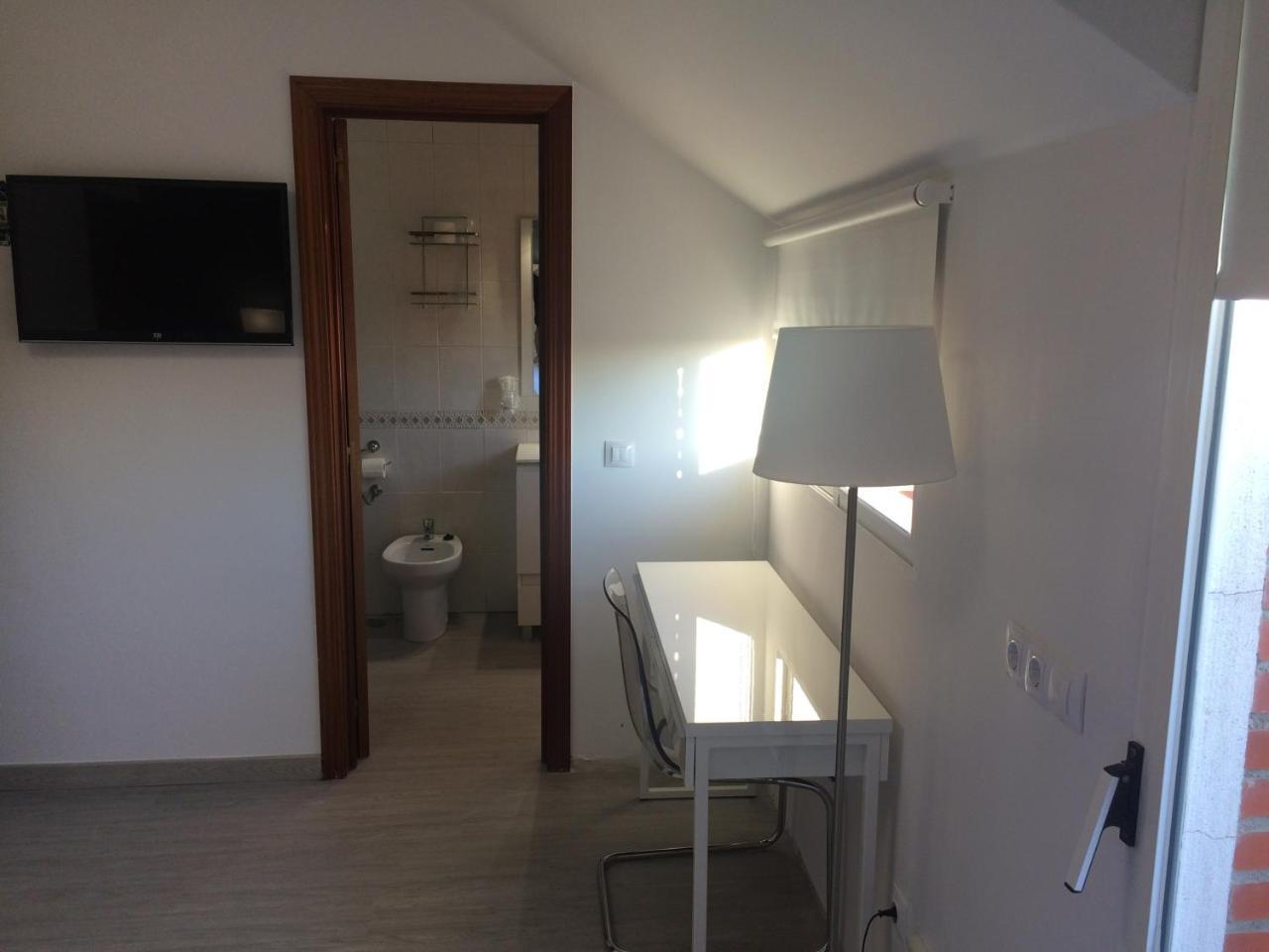 Hostal El Rocio Paracuellos de Jarama Eksteriør billede