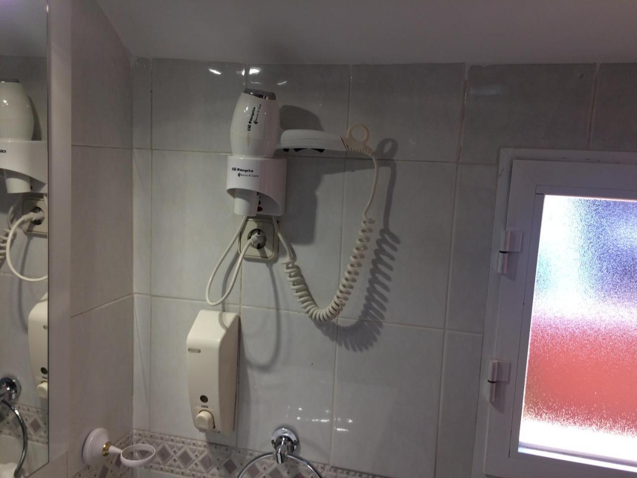 Hostal El Rocio Paracuellos de Jarama Eksteriør billede